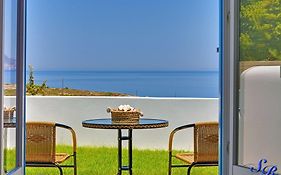 Sarakiniko Rooms